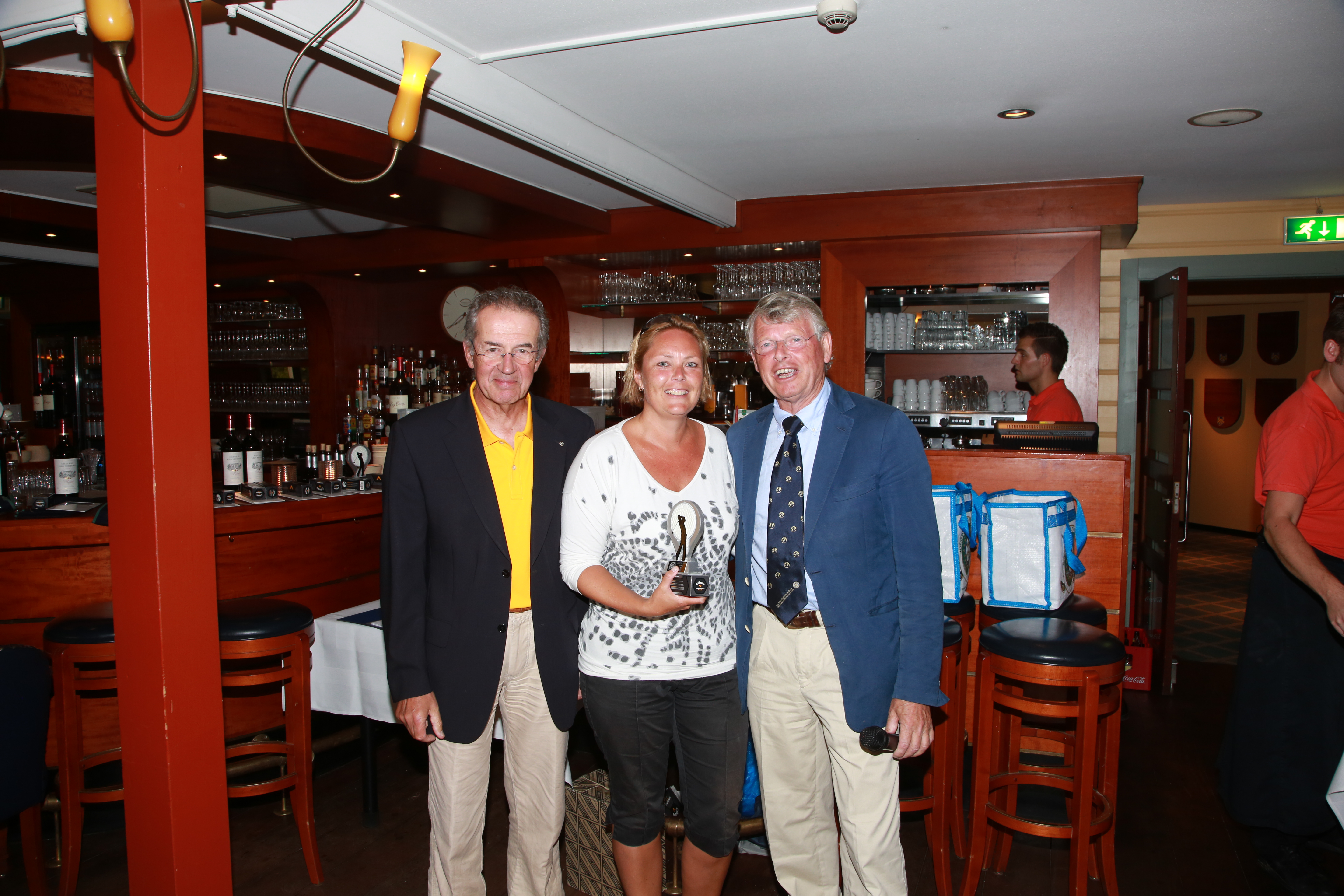 Ilja Borgart winnaar longest dames NK Rotary Golf. 